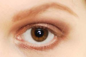 Braunes Nude Make up - Lidschatten betonen Braunes Nude Make up - Lidschatten betonen