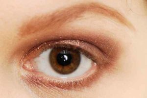 Braunes Nude Make up - Highlighter setzen Braunes Nude Make up - Highlighter setzen