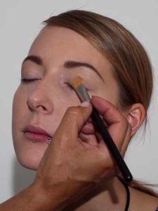 Twilight Look - Augen grundieren 2 Twilight Look - Augen grundieren 2