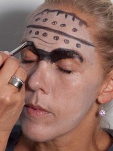 Frankenstein für Halloween schminken - Augenpartie 1 Frankenstein für Halloween schminken - Augenpartie 1