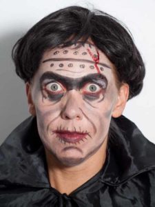 Frankenstein für Halloween schminken - Perücke und umhang 2 Frankenstein für Halloween schminken - Perücke und umhang 2