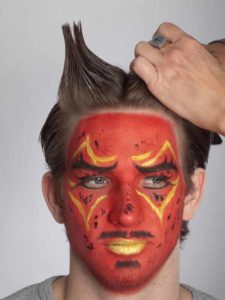 Teufel - klassische Variante in rot schminken Hörner Teufel - klassische Variante in rot schminken Hörner