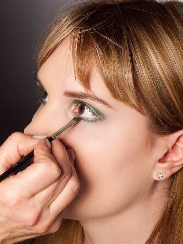 Grüner Lidschatten Look für alle Gelegenheiten - Unteres Augenlid 2 Grüner Lidschatten Look für alle Gelegenheiten - Unteres Augenlid 2
