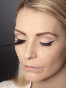 Marilyn Monroe Look - Wimpern tuschen 2