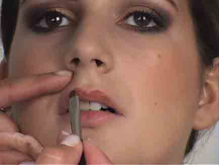 lippen-schminken-1 lippen schminken 1 Goldeneye Schminkanleitung