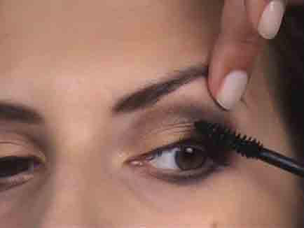 wimpern-tuschen-1 wimpern tuschen 1 Goldeneye Schminkanleitung