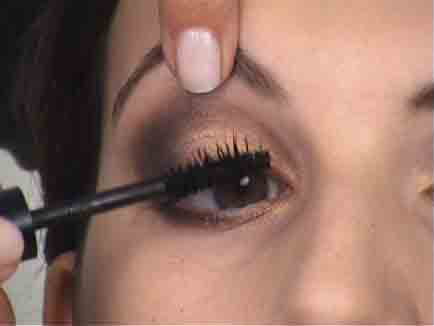 wimpern-tuschen-2 wimpern tuschen 2 Goldeneye Schminkanleitung