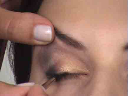 wimpernrand-betonen-1 wimpernrand betonen 1 Goldeneye Schminkanleitung