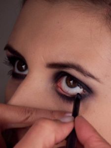 Smokey Eyes Variante - Kajal 11. Kajal 225x300 Smokey Eyes Variante Schminkanleitung