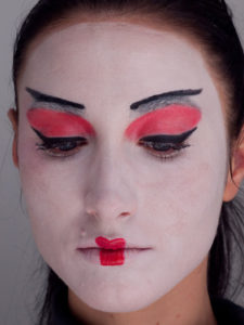 2. Lippen 2 225x300 Geisha   Schminkanleitung