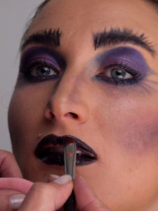 BMH-Lippen-3 5. Lippen 3 225x300 Black Magic Hexe Schminkanleitung
