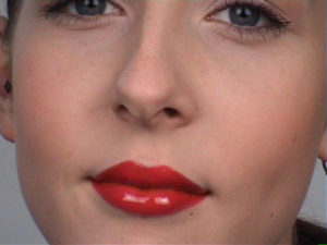 Elfenlook-Highgloss-auftragen-fertig 8. Highgloss auftragen fert 300x225 Elfenlook Schminkanleitung