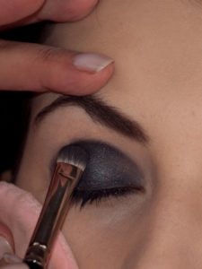 Smokey Eyes Variante - Lidschatten 5 Lidschatten5 225x300 Smokey Eyes Variante Schminkanleitung