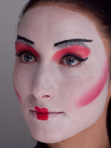 Rouge 225x300 Geisha   Schminkanleitung