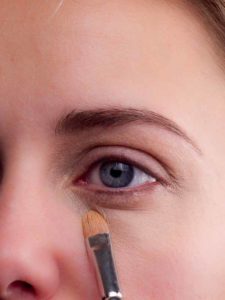 Concealer 1 02 Concealer 1 225x300 Mit Concealer schminken