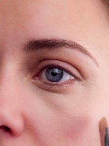 Concealer 2 03 Concealer 2 225x300 Mit Concealer schminken