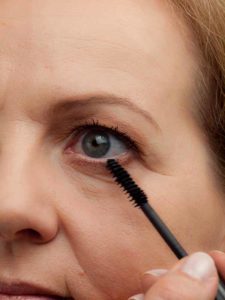20 Wimpern 31 225x300 Business Look   Schminkanleitung