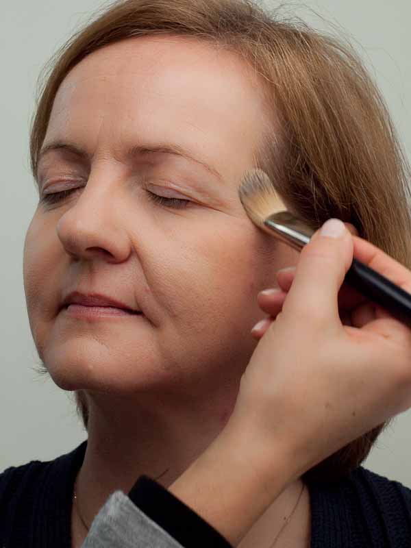 03 Grundierung 2 Business Look   Schminkanleitung