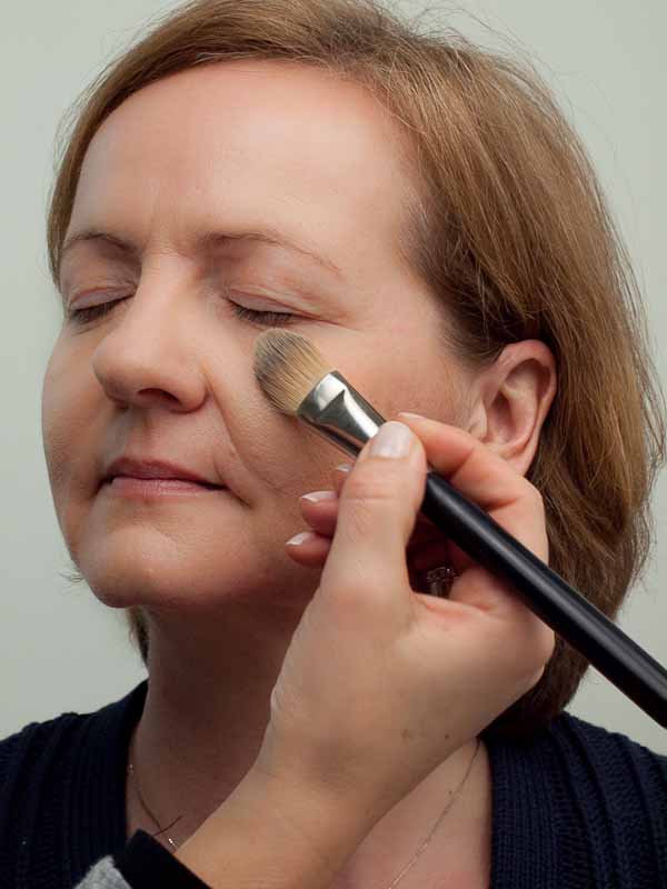 04 Grundierung 3 Business Look   Schminkanleitung
