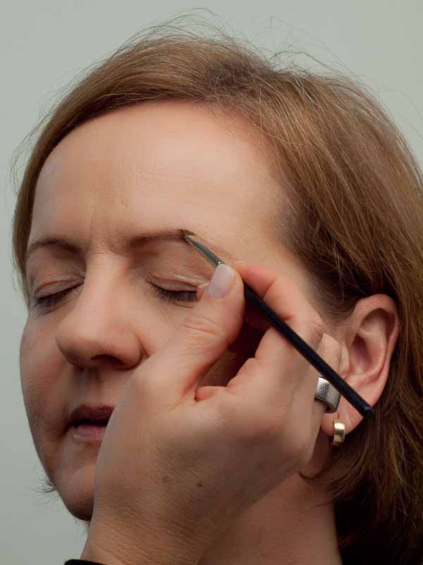 06 Augenbrauen 2 Business Look   Schminkanleitung