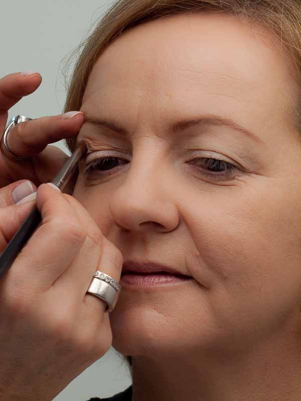 09 Markierung Lidschatten Business Look   Schminkanleitung