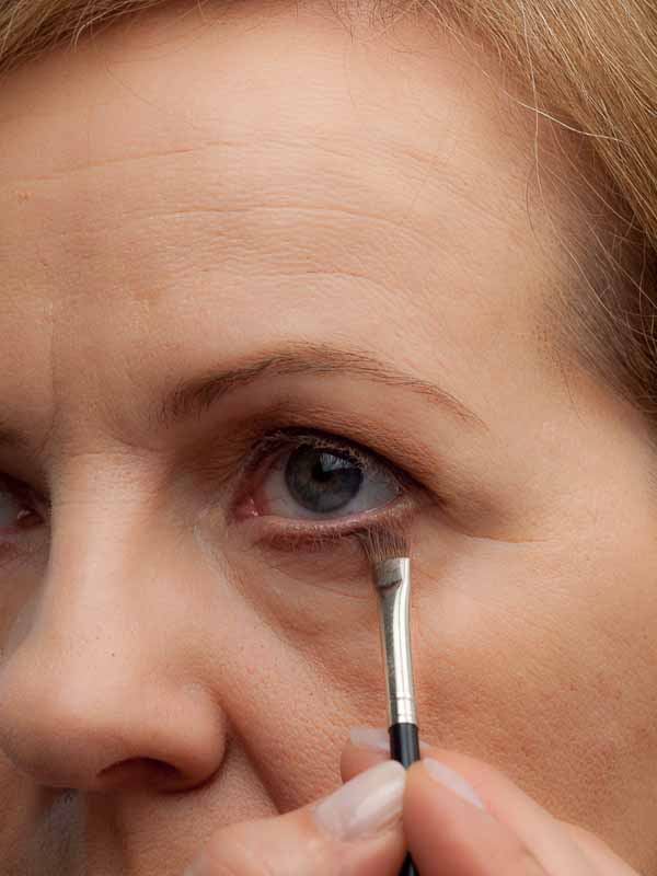 16 Unterer Lidstrich Business Look   Schminkanleitung
