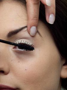 Wimpern tuschen 2 16 Wimpern tuschen 2 225x300 Sommer Make up Schminkanleitung