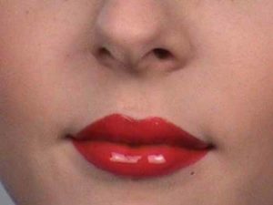 8. Highgloss auftragen fertig1 300x225 Schminktipps zum Lena Meyer Landrut Look