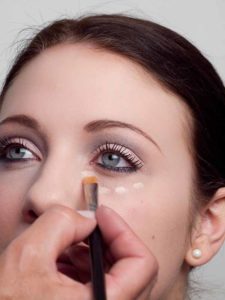 Concealer 2 27 concealer 2 225x300 Magic Kajal Look Schminkanleitung