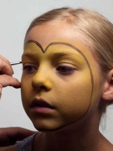 Umrandung 2 05 Umrandung 2 225x300 Kinderschminken Biene Schminkanleitung