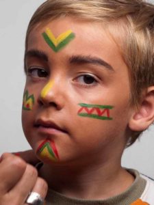 Lippen schminken 1 13 Lippen schminken 11 225x300 Kinderschminken Indianer Schminkanleitung
