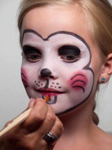 Lippen schminken 1 18 Lippen schminken 1 225x300 Kinderschminken Maus Schminkanleitung
