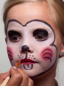 Lippen schminken 2 19 Lippen schminken 2 225x300 Kinderschminken Maus Schminkanleitung