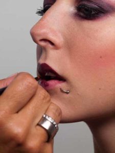 Twilight Look - Lippen schminken 1 28 Twilight Look Lippen schminken 1 225x300 Twilight Look Schminkanleitung