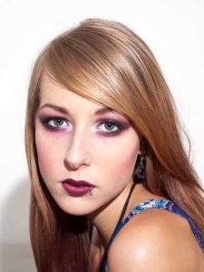 Twilight Look - offene Haare 32 Twilight Look offene Haare 225x300 Twilight Look Schminkanleitung