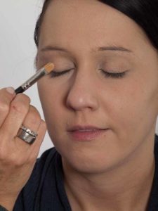 Smokey Eyes zu Weihnachten oder Silvester schminken – Foundation 3 03 Smokey Eyes zu Weihnachten oder Silvester schminken – Foundation 3 225x300 Smokey Eyes zu Weihnachten oder Silvester Schminkanleitung