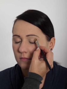 Smokey Eyes zu Weihnachten oder Silvester schminken – Lid grundieren 1 07 Smokey Eyes zu Weihnachten oder Silvester schminken – Lid grundieren 1 225x300 Smokey Eyes zu Weihnachten oder Silvester Schminkanleitung