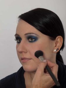 Smokey Eyes zu Weihnachten oder Silvester schminken – Rouge 1 27 Smokey Eyes zu Weihnachten oder Silvester schminken – Rouge 1 225x300 Smokey Eyes zu Weihnachten oder Silvester Schminkanleitung