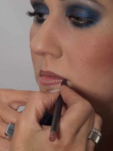 Smokey Eyes zu Weihnachten oder Silvester schminken – Lippen 1 29 Smokey Eyes zu Weihnachten oder Silvester schminken – Lippen 1 225x300 Smokey Eyes zu Weihnachten oder Silvester Schminkanleitung
