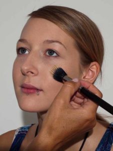 01 Make up Tipps Flüssiges make up 225x300 Make up Tipps