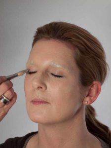 Katzenberger - schminken und Kostüm für Karneval selber machen - Make up 2 05 Katzenberger schminken und Kostüm für Karneval selber machen Make up 2 225x300 Daniela Katzenberger Kostüm – für Karneval schminken und verkleiden Schminkanleitung