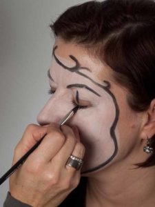 07 Pierrot Schminken für Karneval Augen Make up 1 225x300 Pierrot – Schminken für Karneval   Schminkanleitung