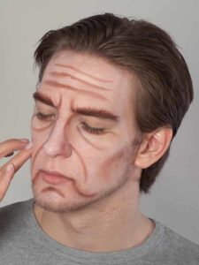 10 Alter Mann – Schminken und Kostüm für Karneval selber machen Wangen 225x300 Alter Mann – Schminken und Kostüm für Karneval selber machen   Schminkanleitung