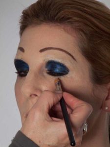 Katzenberger - schminken und Kostüm für Karneval selber machen - Concealer 12 Katzenberger schminken und Kostüm für Karneval selber machen Concealer 225x300 Daniela Katzenberger Kostüm – für Karneval schminken und verkleiden Schminkanleitung