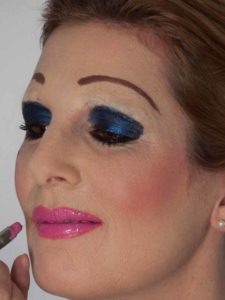 Katzenberger - schminken und Kostüm für Karneval selber machen - Lipgloss 19 Katzenberger schminken und Kostüm für Karneval selber machen Lipgloss 225x300 Daniela Katzenberger Kostüm – für Karneval schminken und verkleiden Schminkanleitung