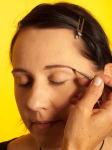 06 Katy Perry Make up Look schminken Augenbrauen 2 225x300 Katy Perry Make up Look Schminkanleitung