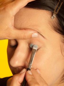 10 Katy Perry Make up Look schminken Türkisfarbener Lidschatten 1 225x300 Katy Perry Make up Look Schminkanleitung