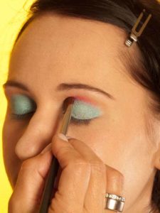 13 Katy Perry Make up Look schminken Pinker Lidschatten 1 225x300 Katy Perry Make up Look Schminkanleitung