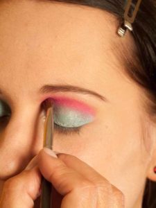 14 Katy Perry Make up Look schminken Pinker Lidschatten 2 225x300 Katy Perry Make up Look Schminkanleitung