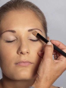 Sylvie van der Vaart Make up Lidschatten Base 2 09 Sylvie van der Vaart Make up Lidschatten Base 2 225x300 Sylvie van der Vaart Make up Schminkanleitung